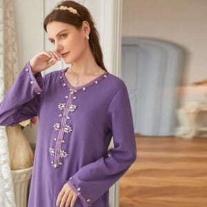 merveilleuse-djellaba-violette-avec-broderies-magnifiques